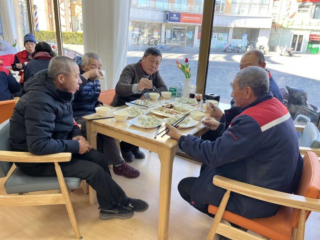 j9九游会首页入口托起幸福晚年守护成长起